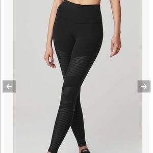 Alo Yoga High-Waist Moto Legging size S in Black